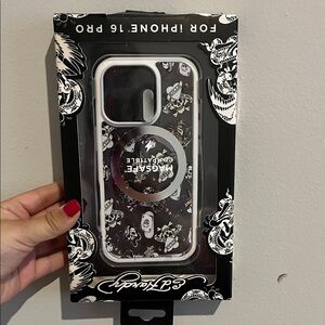 Ed Hardy case Iphone 16 Pro